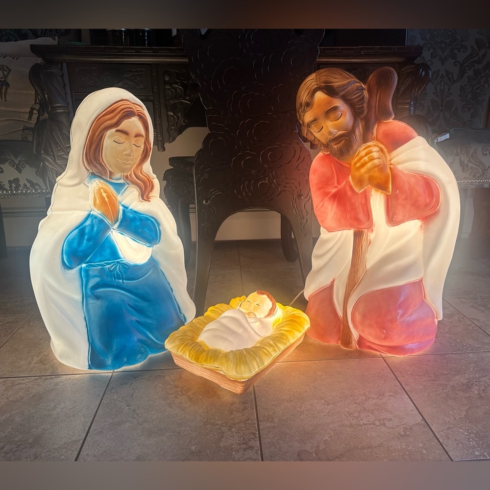 Vintage 3 piece blow mold Nativity Scene